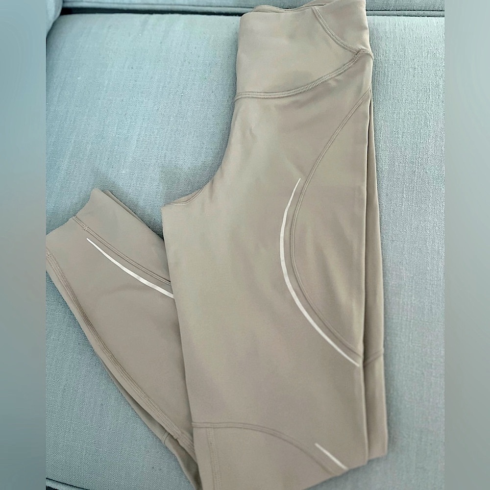 Sz 2 (9/10) Lululemon Leggings Grey with reflective stripes 9/10 condition